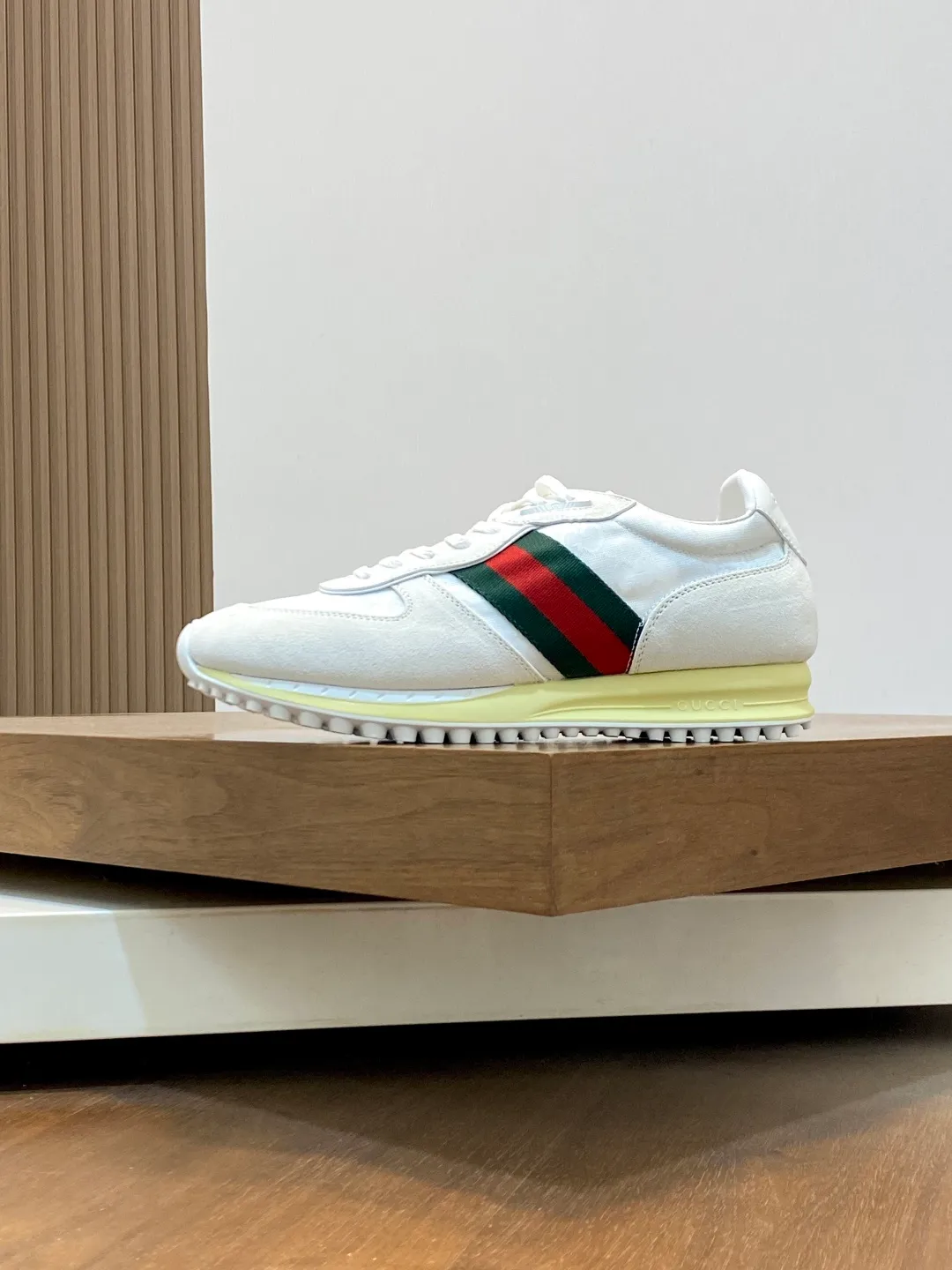 Men's shoes 💰660 [Gucci] Gucci - high-end quality original order 👩🏻‍❤️‍👨🏻 couple wear 🔍🔍🔍 casual sports shoes - upper: 🔝 suede calfskin, shoe body brand totem cloth. brand webbing, tongue. heel. air pressure brand logo - lining: water-dyed sheepskin -Outsole: ultra-light TPU foam·TR rubber; two-color molded outsole -Ultra-high quality control·fine workmanship: highlighted (high-end·exquisite·class) -Size: same style for men and women 36-44 (female 35, 40, male 45, 46 can be customized)·